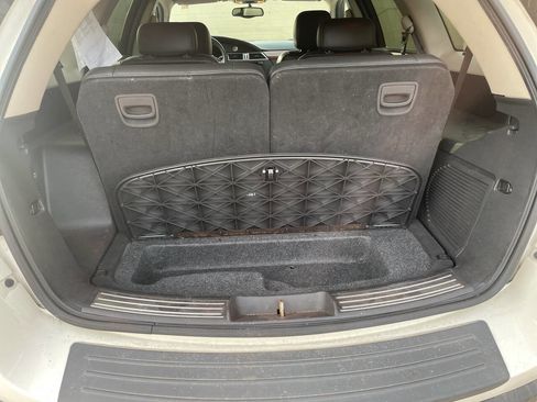 Used 2004 Chrysler Pacifica 2WD w/ Cargo Convenience Group image 8