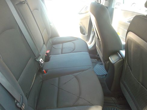 Used 2019 Hyundai Elantra GT FWD image 29