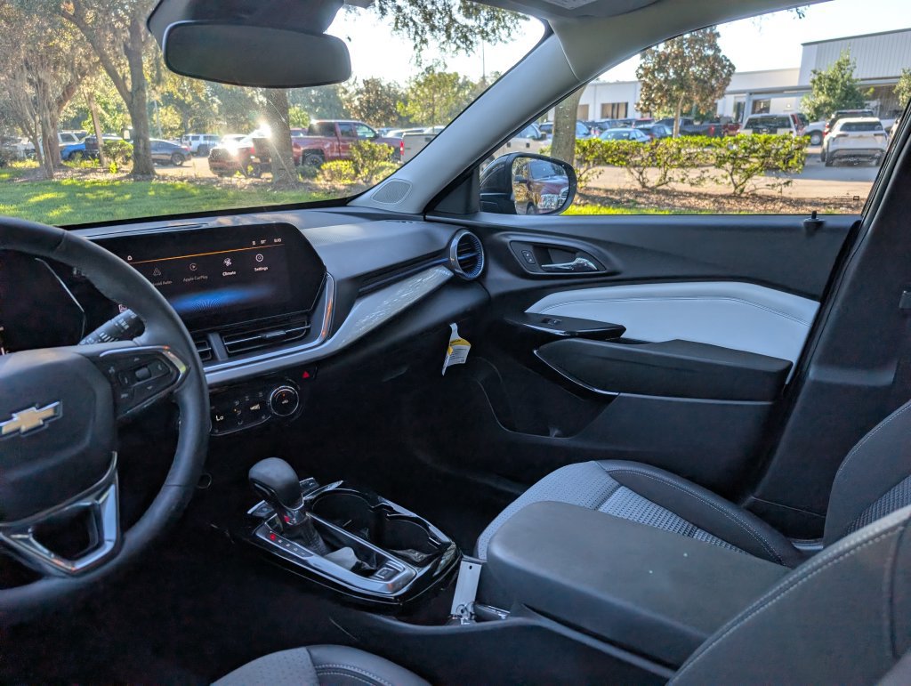 Used 2024 Chevrolet Trax LT w/ Driver Confidence Package FWD image 14