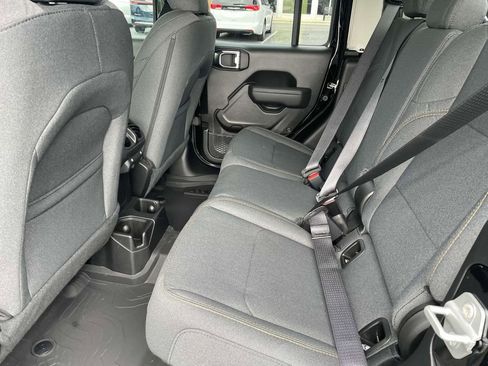 New 2025 Jeep Gladiator Sport image 28