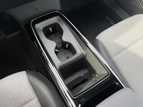 Used 2023 Volkswagen ID.4 Pro image 22