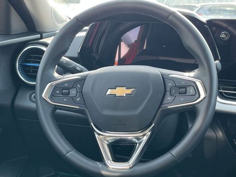 Used 2025 Chevrolet Trax LT w/ LT Convenience Package image 27