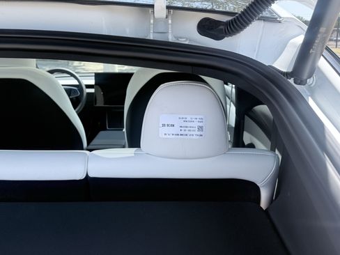 Used 2026 Tesla Model Y 2WD image 14
