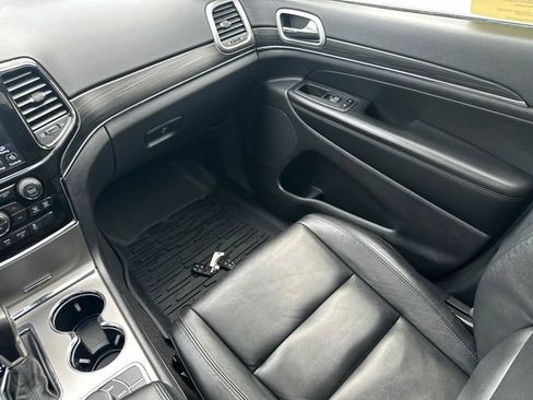 Used 2022 Jeep Grand Cherokee Limited AWD/4WD image 24