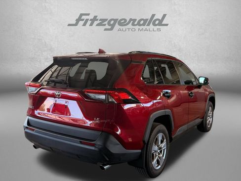 Used 2021 Toyota RAV4 LE AWD/4WD image 5