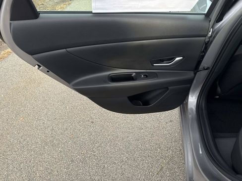 Used 2026 Hyundai Elantra SE FWD image 13