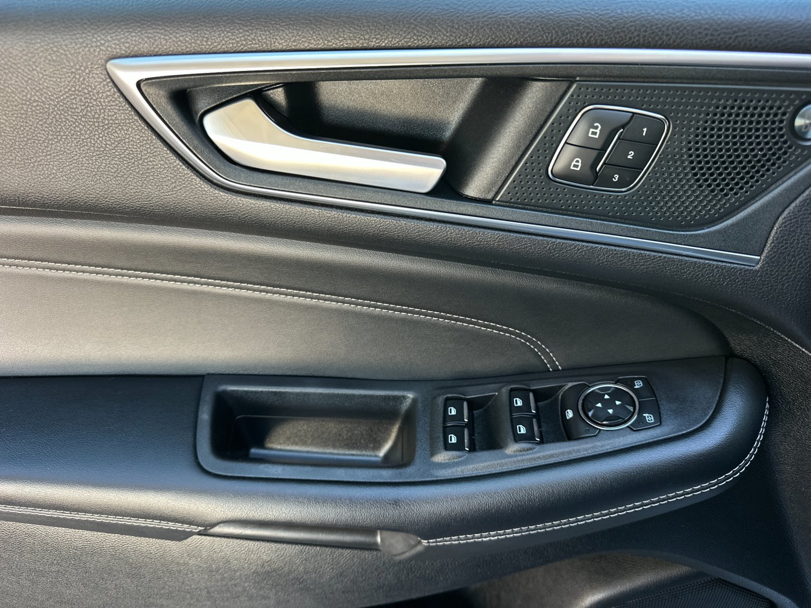 Used 2024 Ford Edge Titanium AWD/4WD image 10