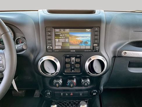 Used 2015 Jeep Wrangler Unlimited Sahara AWD/4WD image 7
