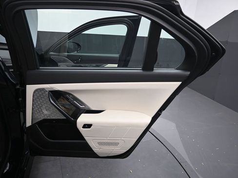 Certified 2023 BMW 760i xDrive image 28