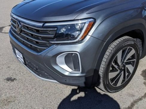 Used 2024 Volkswagen Atlas SE image 50