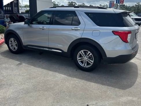 Used 2020 Ford Explorer XLT w/ Equipment Group 202A RWD image 4