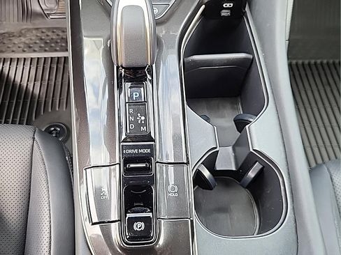 Used 2024 Toyota Crown Platinum AWD/4WD image 27