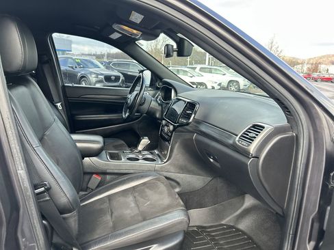 Used 2020 Jeep Grand Cherokee Altitude image 12