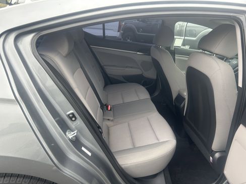 Used 2018 Hyundai Elantra SE image 9