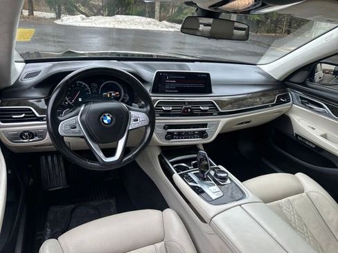 Used 2018 BMW 750i xDrive image 32