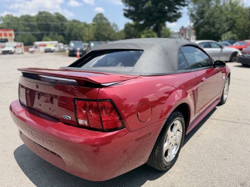 Used 2004 Ford Mustang Convertible RWD image 5