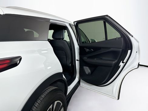 Used 2024 Chevrolet Blazer EV LT AWD/4WD image 31