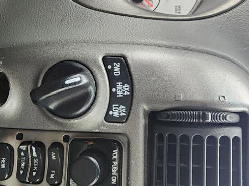 Used 2003 Ford Explorer Sport Trac XLS image 20