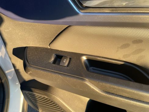 Used 2025 Chevrolet Equinox EV LT w/ Convenience Package image 42