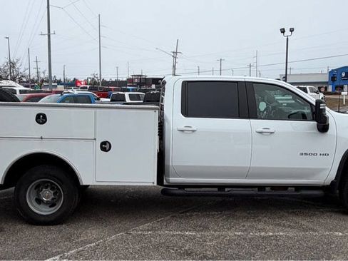 Used 2024 Chevrolet Silverado 3500 LT w/ Convenience Package AWD/4WD image 6