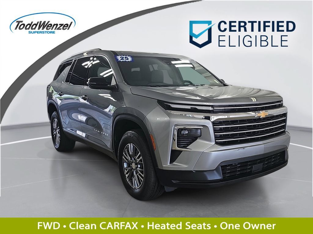 Used 2025 Chevrolet Traverse LT FWD image 1