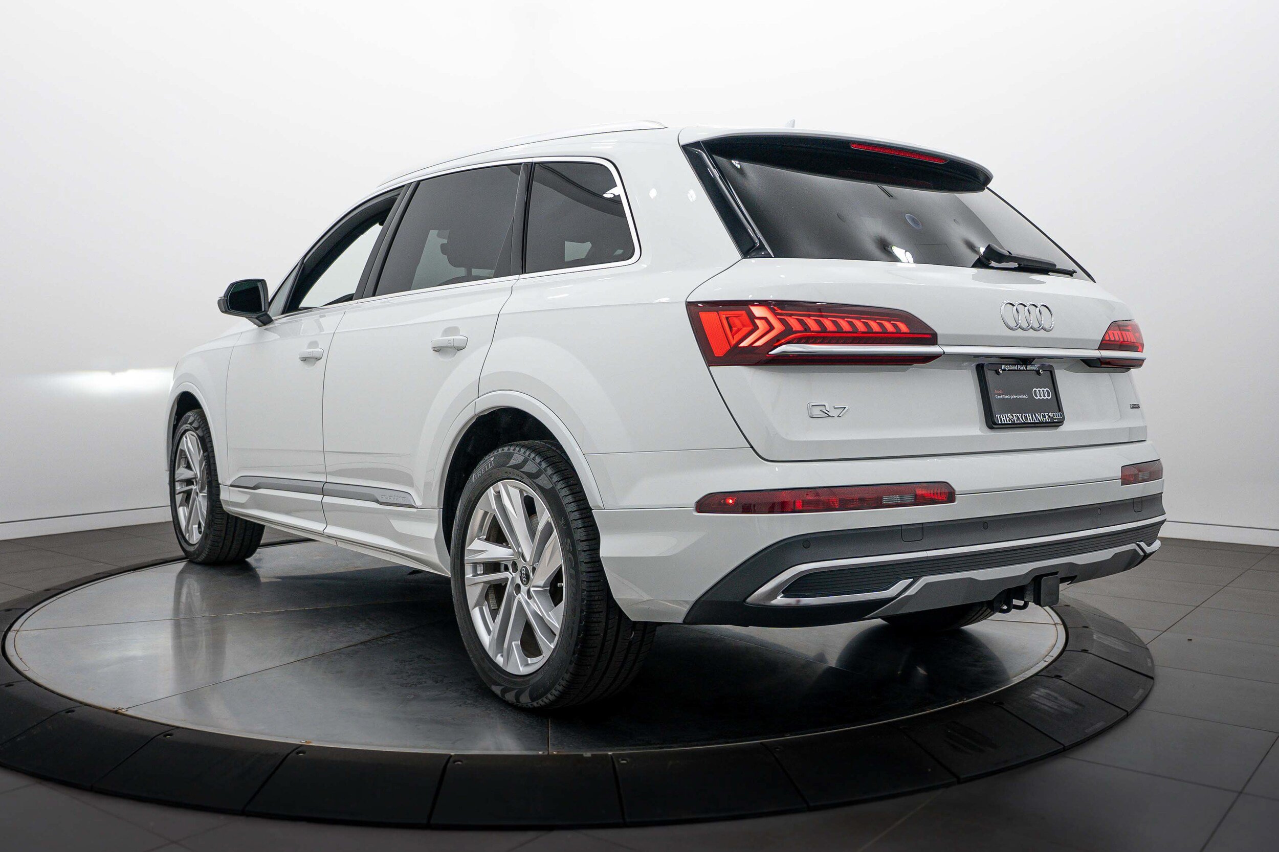 Certified 2023 Audi Q7 2.0T Premium w/ Towing Package AWD/4WD image 4