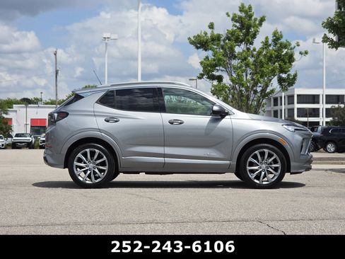 Used 2025 Buick Encore GX Avenir w/ Avenir Technology Package AWD/4WD image 8