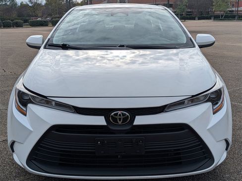 Used 2024 Toyota Corolla LE image 2