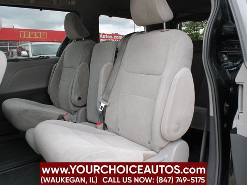 Used 2018 Toyota Sienna LE image 17