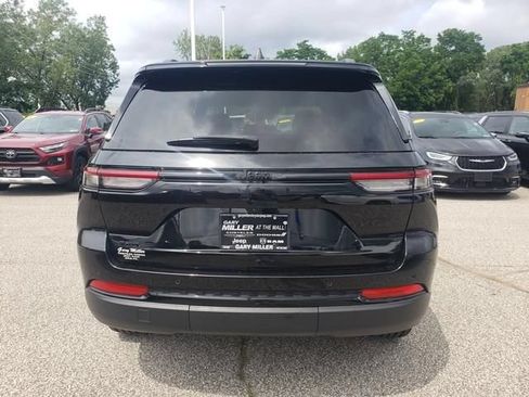 Used 2023 Jeep Grand Cherokee Altitude AWD/4WD image 4