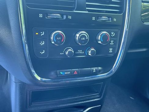 Used 2016 Dodge Grand Caravan SE FWD image 16
