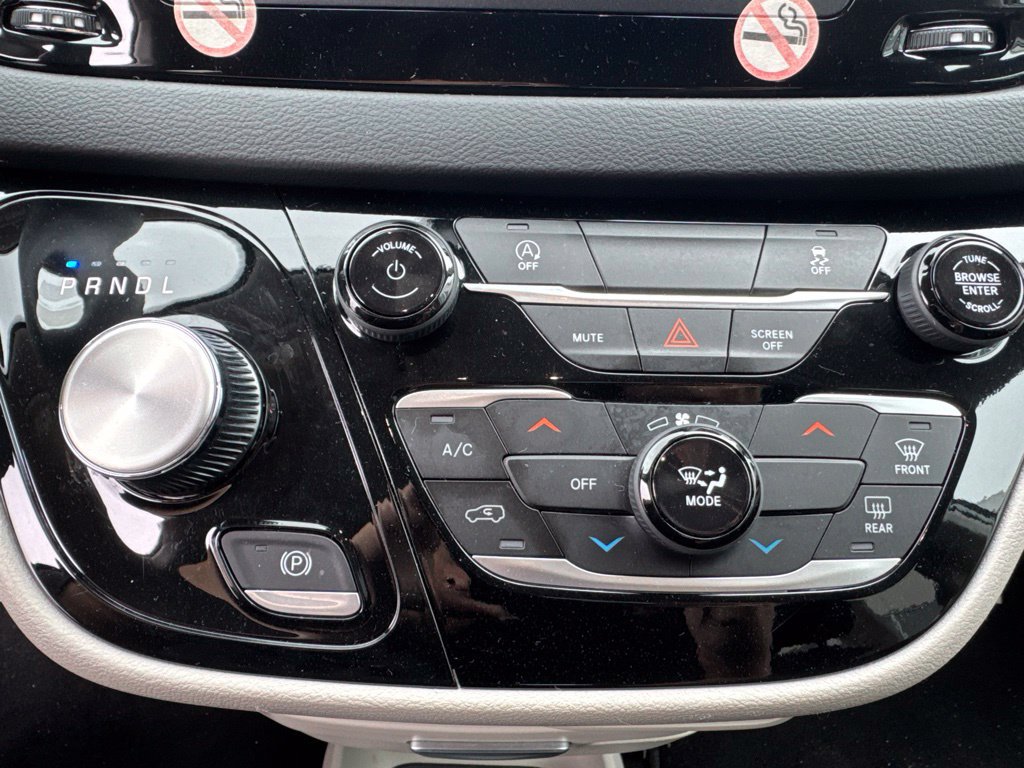 Used 2024 Chrysler Voyager LX FWD image 18