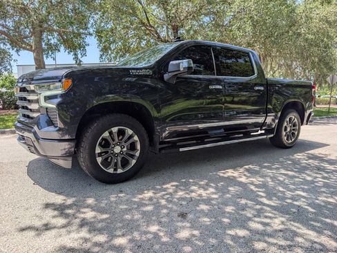 Used 2022 Chevrolet Silverado 1500 High Country w/ Technology Package AWD/4WD image 3
