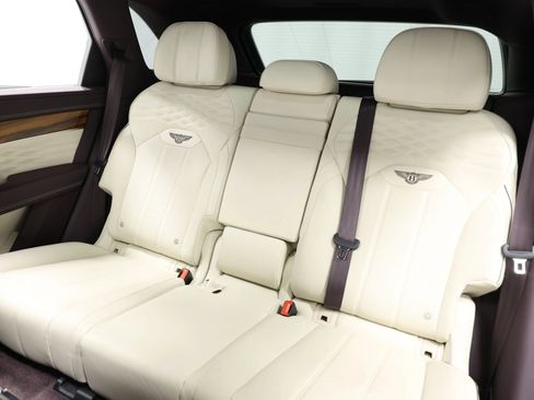 Used 2023 Bentley Bentayga Extended Wheelbase AWD/4WD image 4