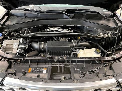 Used 2023 Ford Explorer Platinum w/ Technology Package AWD/4WD image 32