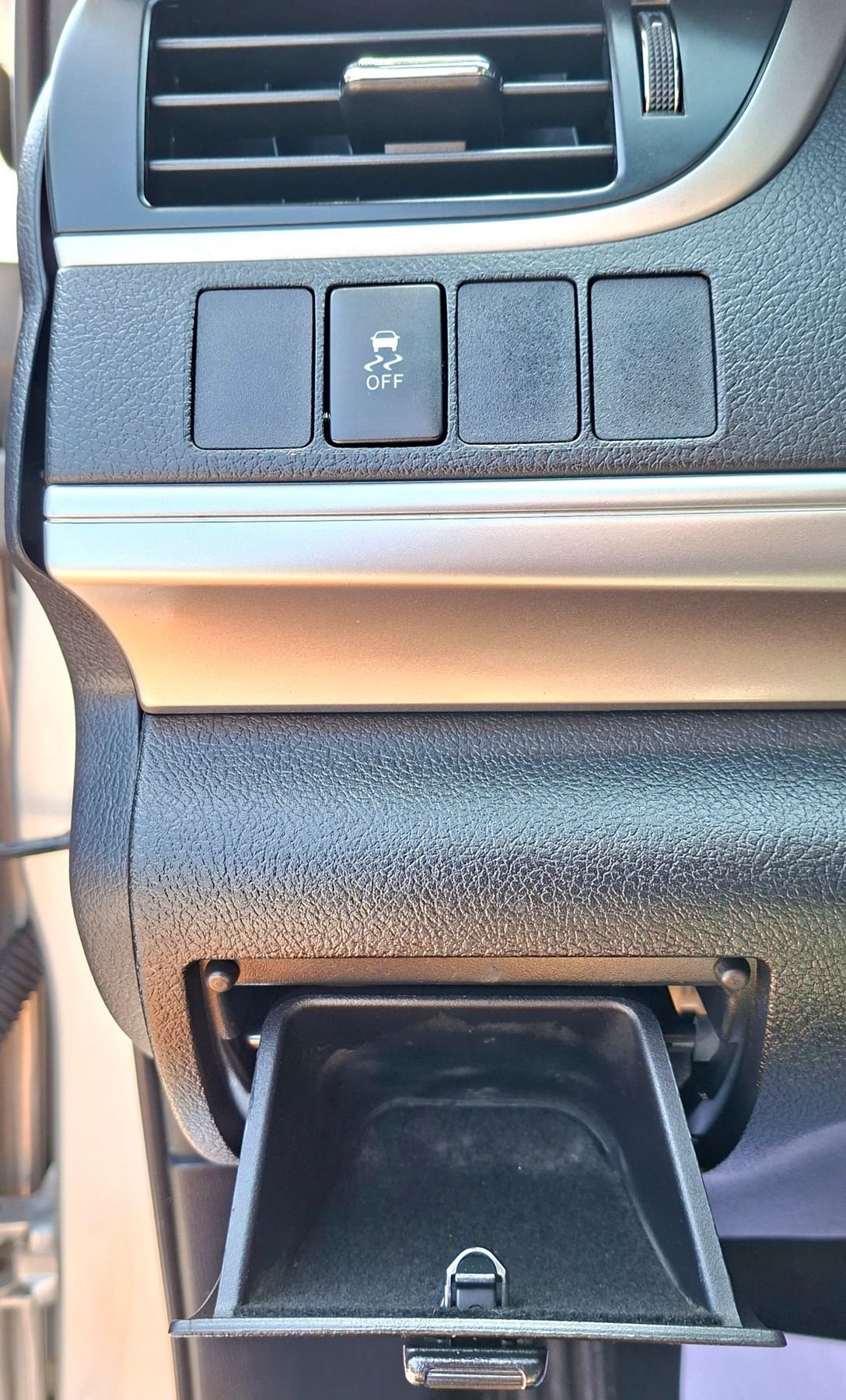 Used 2014 Toyota Camry SE FWD image 25