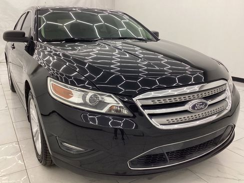 Used 2017 Ford Taurus SE image 3