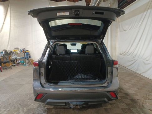 Used 2023 Toyota Highlander XLE image 21