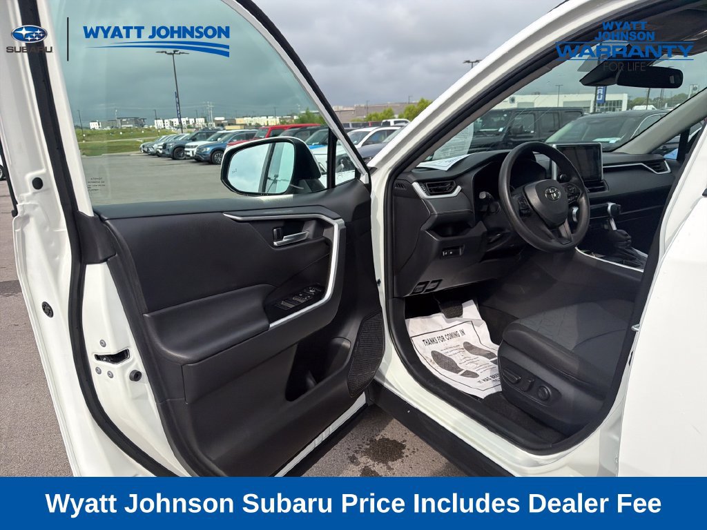Used 2025 Toyota RAV4 XLE FWD image 18