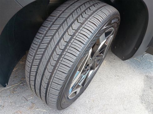 Certified 2025 Kia Seltos SX w/ SX Sunroof Package image 38