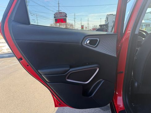 Used 2022 Kia Soul LX image 20