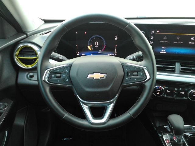 Used 2026 Chevrolet Trax LT w/ Sunroof Package FWD image 28