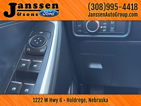 Used 2021 Ford Explorer XLT image 19