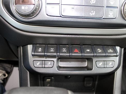 Used 2018 Chevrolet Colorado ZR2 w/ ZR2 Dusk Special Edition image 15