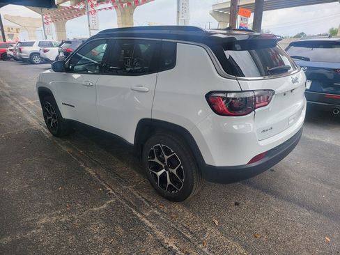 Used 2025 Jeep Compass Limited image 11