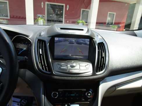 Used 2016 Ford Escape SE w/ SE Leather Comfort Package FWD image 17