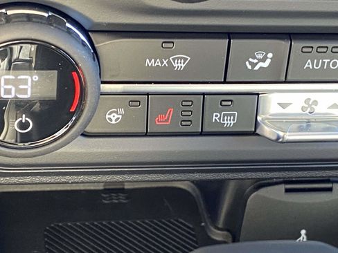 New 2025 Ford Bronco Badlands image 18