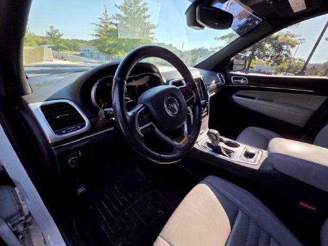 Used 2018 Jeep Grand Cherokee Limited AWD/4WD image 13