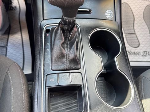 Used 2019 Kia Sorento FWD image 16