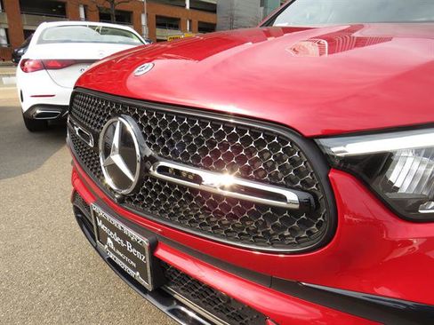 Used 2025 Mercedes-Benz GLC 300 4MATIC image 25